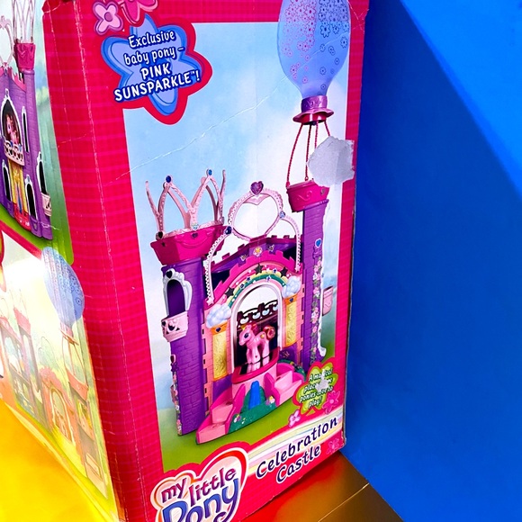 MY LITTLE PONY G3 2002 CELEBRATION CASTLE PLAYS MUSIC & LIGHTS UP EXCLUSIVE PONY - Picture 15 of 16